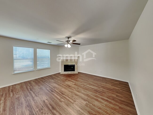 Building Photo - 7919 Oak Pointe