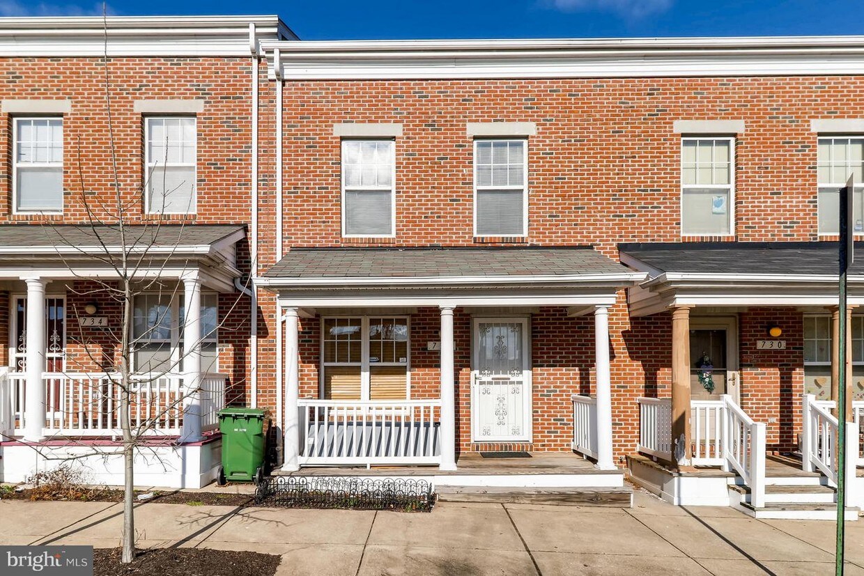 Foto principal - 732 Dr Benjamin Quarles Pl