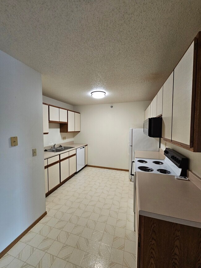 880 pies cuadrados 1 dormitorio y 1 baño - Wilkeshire Apartments