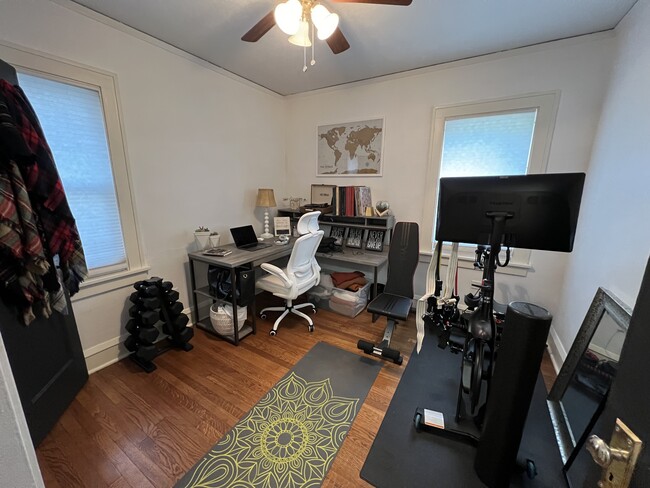 Foto del edificio - 14809 Leonard Ave