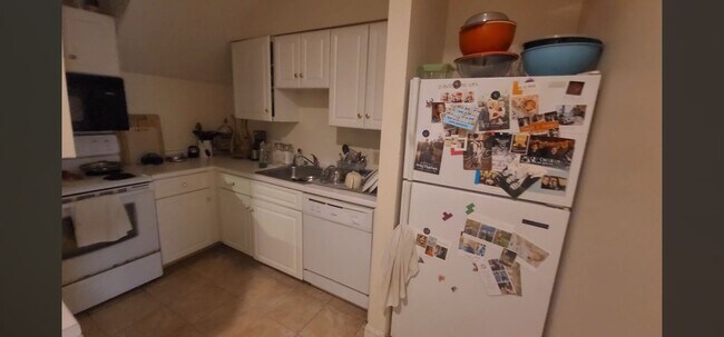 Foto del edificio - 1-Bed w Central Air!  Parking Spot Included, near Boston Landing Nightlife! Laundry on site