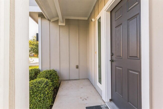 Building Photo - 5305 Daimler Dr