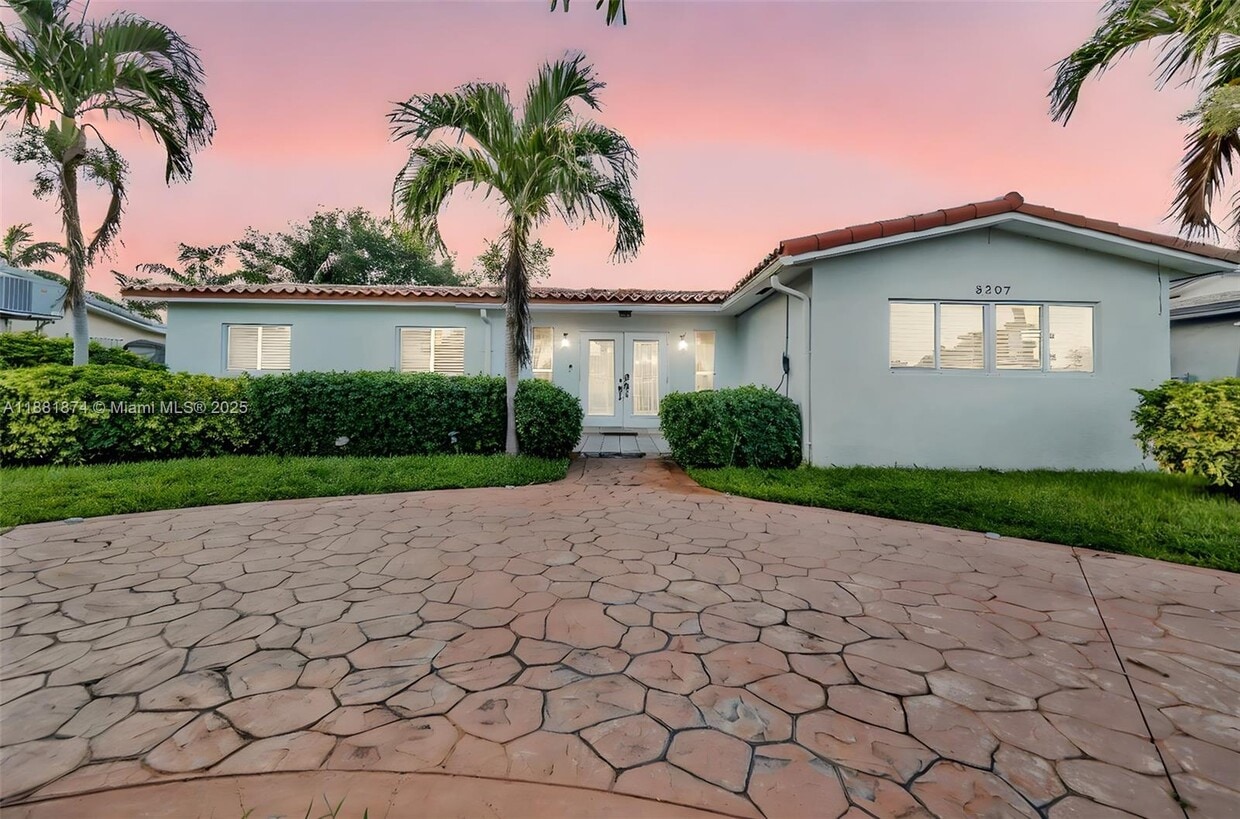 Foto principal - 5207 Hayes St