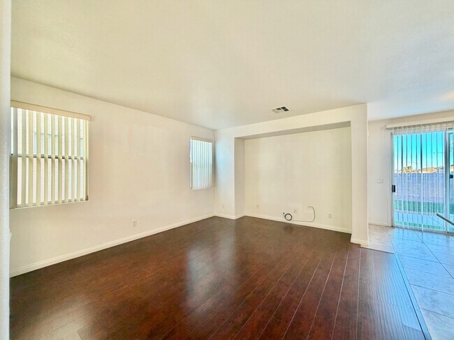 Foto del edificio - 2952 Jacaranda Dr