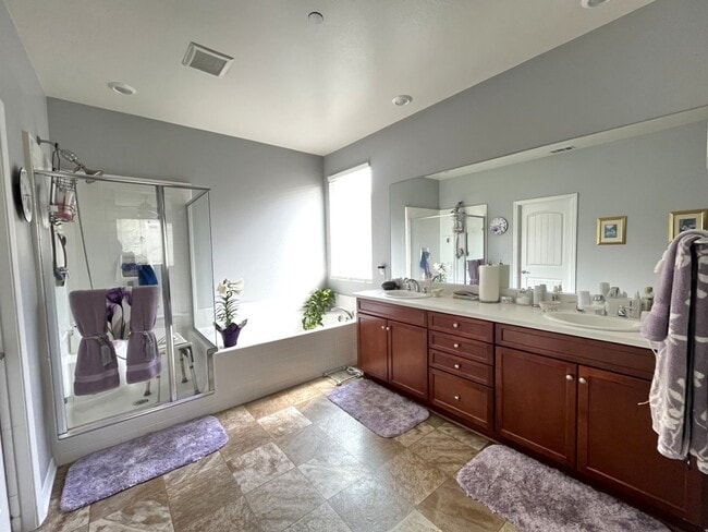 Building Photo - Rosena Ranch Area Beautiful home
