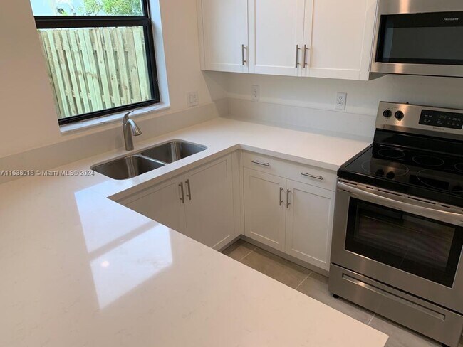 Foto del edificio - 364 NE 208th Terrace