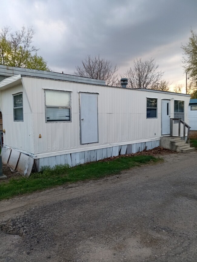 Foto del edificio - 35270 Glenwood Rd