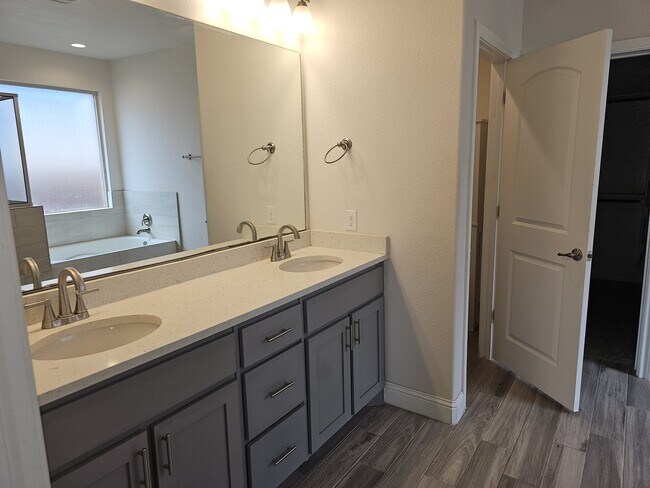 Foto del edificio - 1520 Overshine Ln