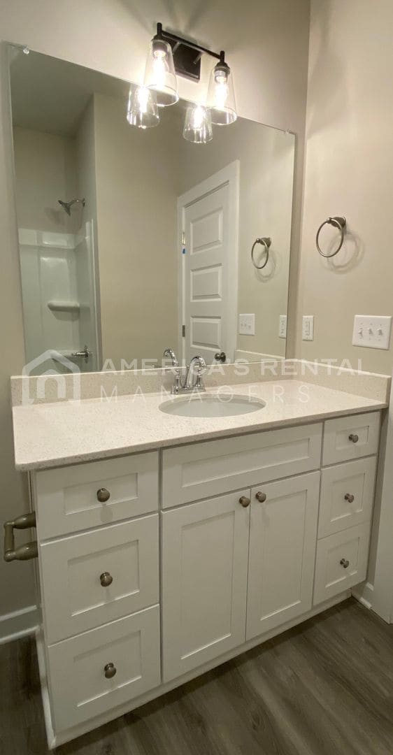 Foto del edificio - Home for Rent in Jemison, AL! GET ONE MONT...
