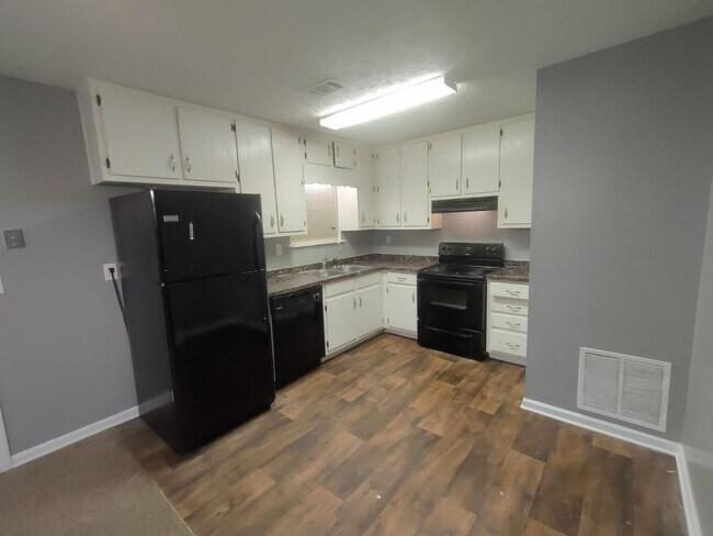 Building Photo - Move In Ready 3 Bedroom/2 Bathroom For Rent In Convenient Stone Mountain Subdivision!