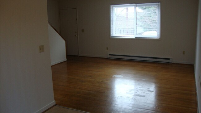 Building Photo - Two Bedroom Townhouse