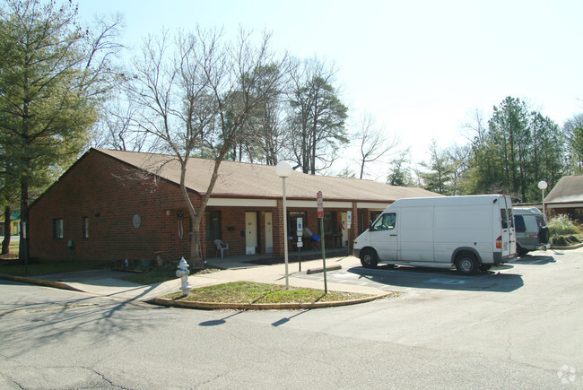 Building Photo - Hollybrook Apartments