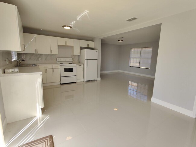 Foto del edificio - 1316 W 32nd St