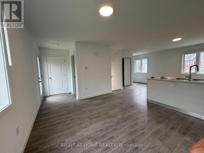Photo du bâtiment - 99 HighRiver Trl