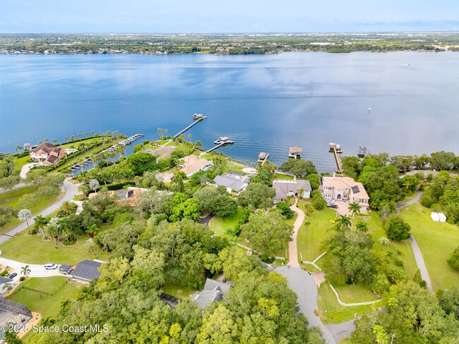 Building Photo - 165 Crispin St