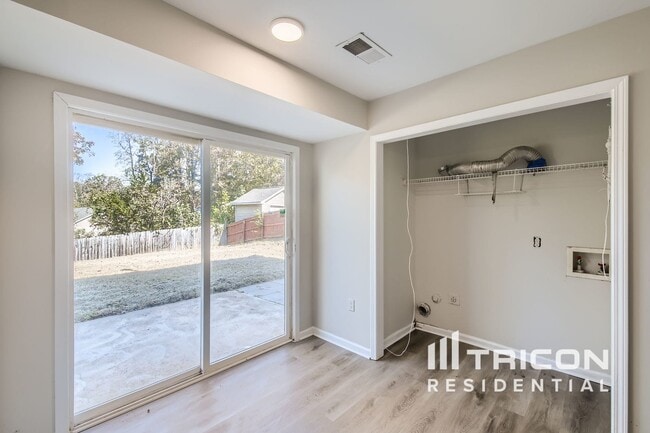 Building Photo - 9022 Jaldena Dr