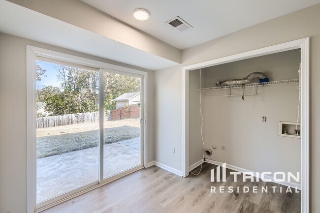 Foto del edificio - 9022 Jaldena Dr