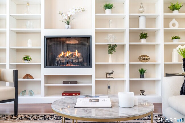 Building Photo - 9 Belshyre Ct