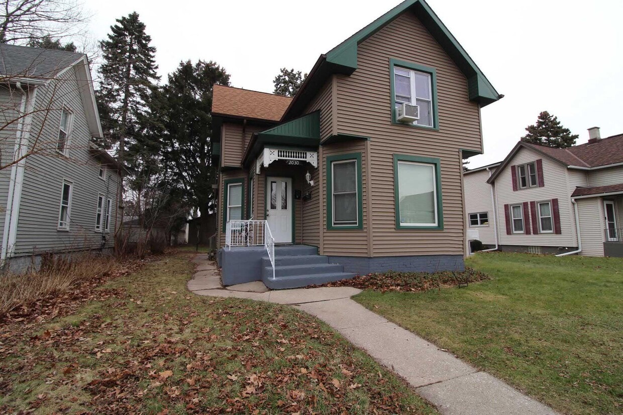 2030 Erie St, Racine, WI 53402 Townhome Rentals in Racine WI