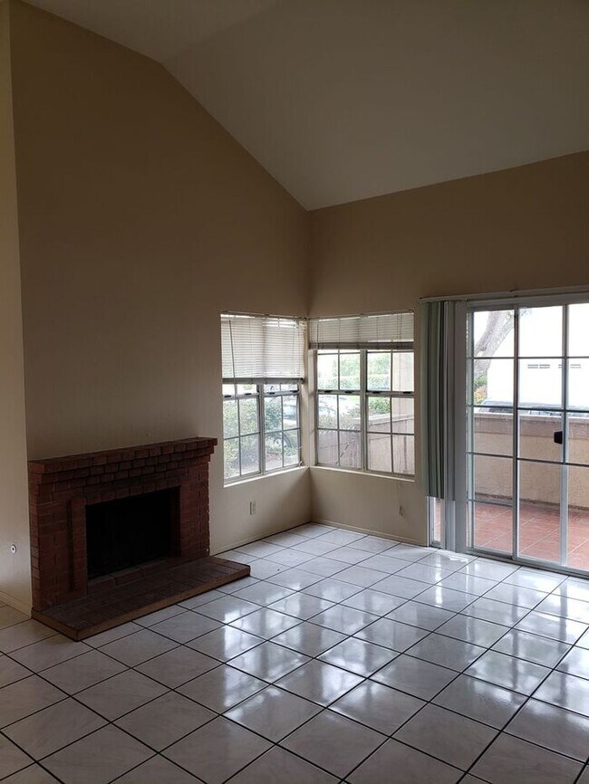 Foto del edificio - $2000 Holiday Move In Spec! The Bluffs at Fox Run!!! 3BR/2.5BA Rarely Available