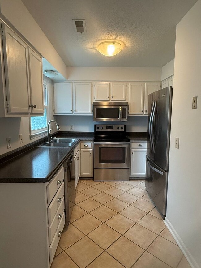 Foto del edificio - Nice 2 bedroom, 1.5 Townhouse
