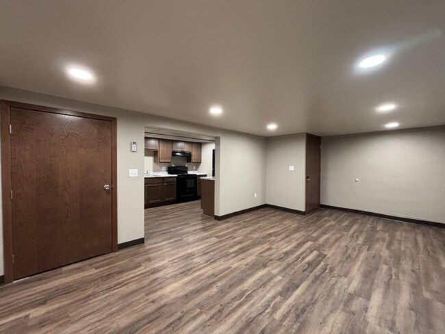 Building Photo - 510 US-14