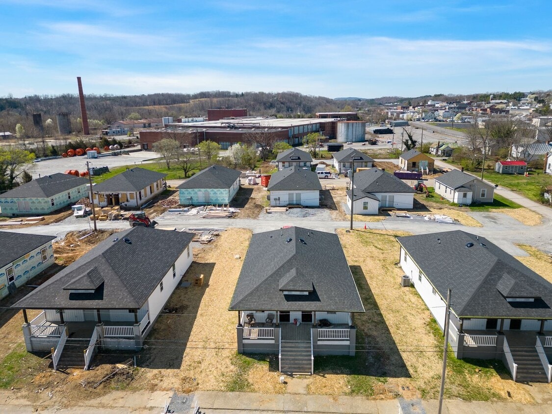 412414 Novelty St Unit 414 Novelty St, Altavista, VA 24517 Room for