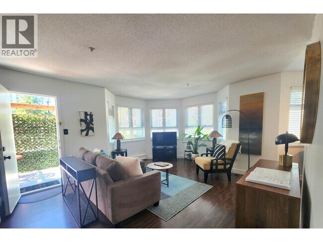 Photo du bâtiment - 921 Thurlow St