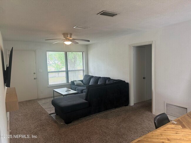 Building Photo - 5714 Norde Dr W