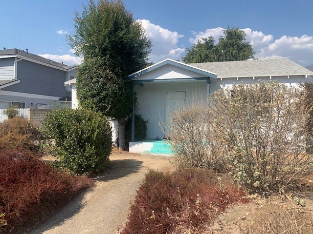 Foto principal - 915 W Olive Ave