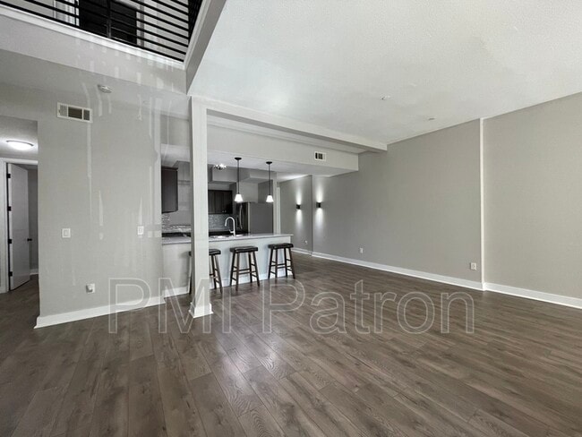 Foto del edificio - 395 E 4th St