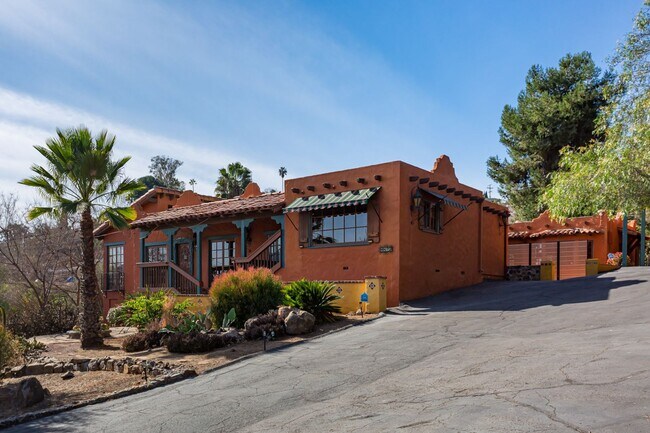 Foto del edificio - Spanish Style Oasis!