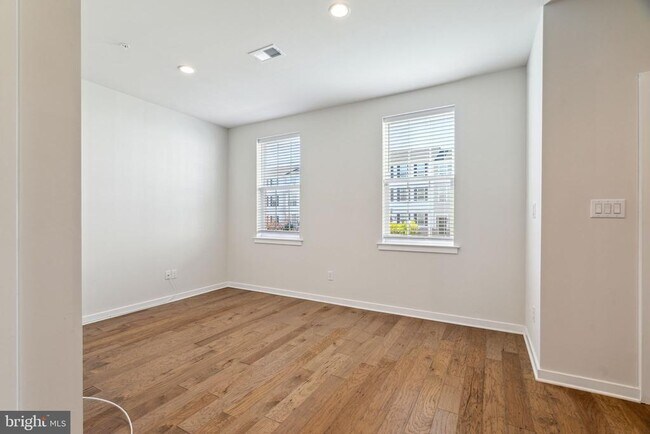 Foto del edificio - 32 Jessop Ln