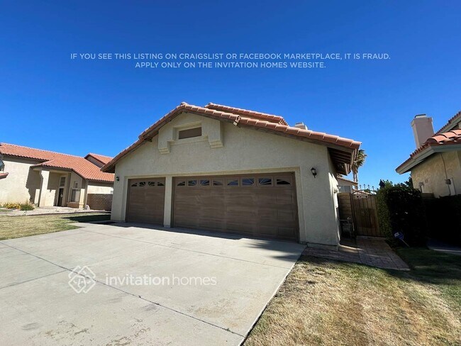 Building Photo - 3205 Lantana Ct