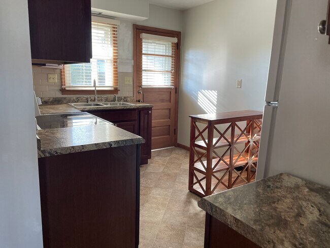 Building Photo - 450 Stevens Ct