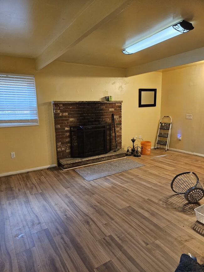 Building Photo - 8838 Cloudcrest Dr