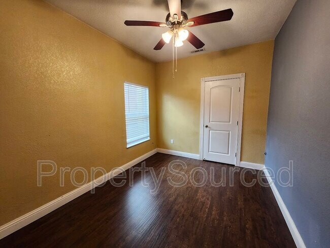 Building Photo - 139 W Yosemite Ave