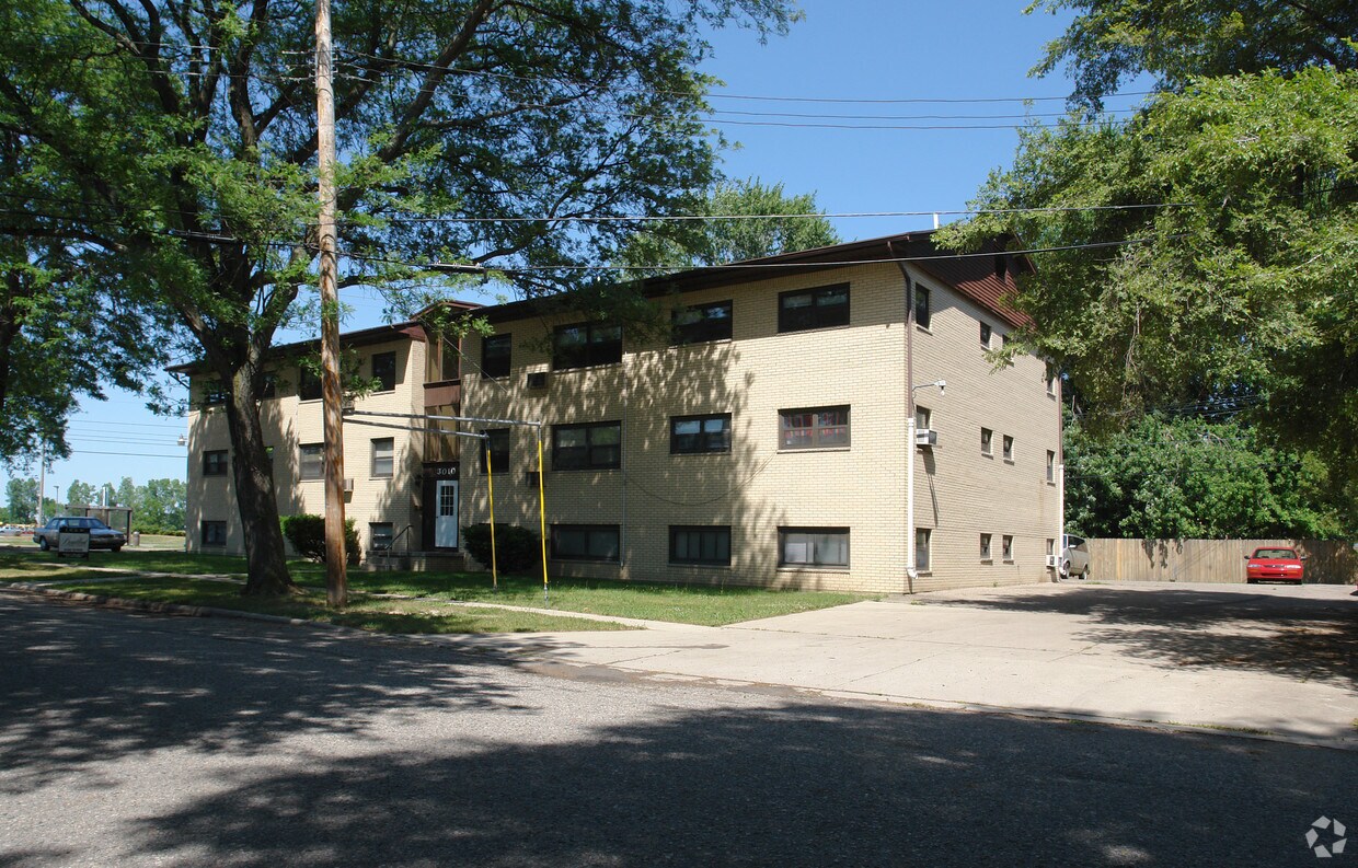 Building Photo - 3010 Grandell Ave