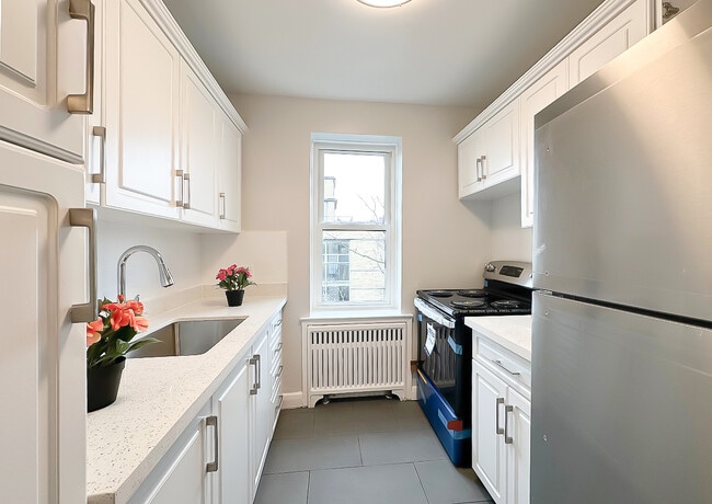 Building Photo - Riverview Plaza