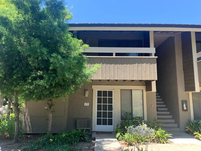 Building Photo - 176 Streamwood