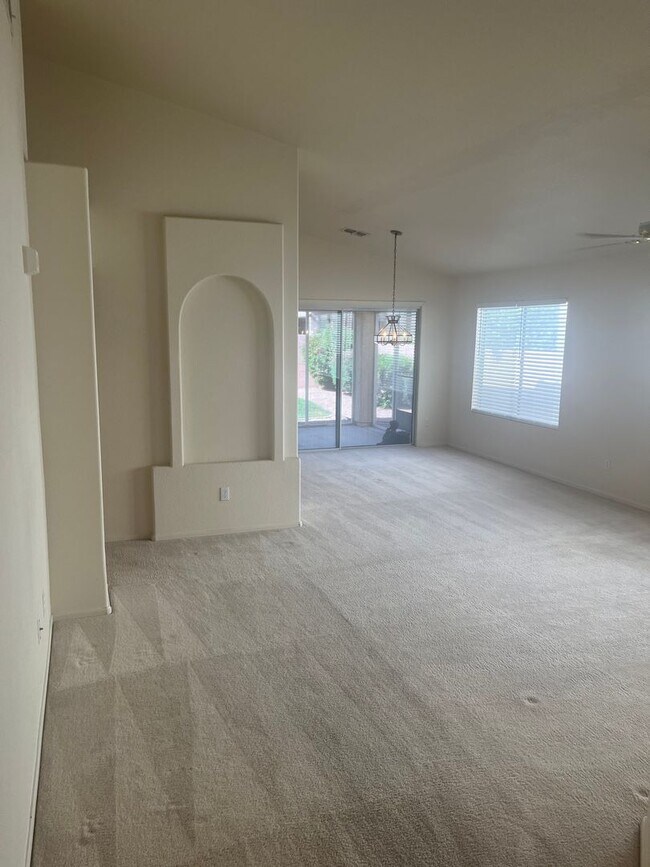 Foto del edificio - 55+ 2 Bed 2 bath home!