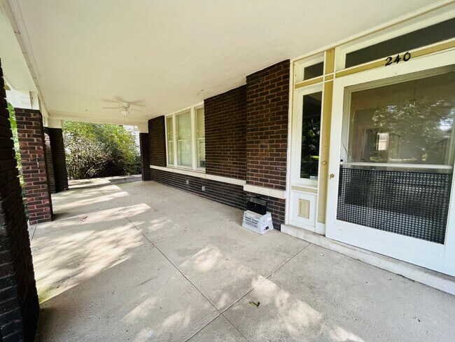 Foto del edificio - Central Gardens home with 4BR/2ba up w office/flex space. Wrap around, covered front porch! Pets ...