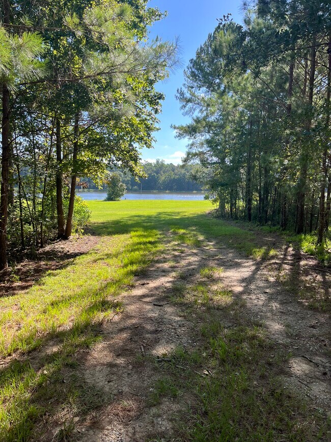 Foto del edificio - 676 Ellenberg Rd