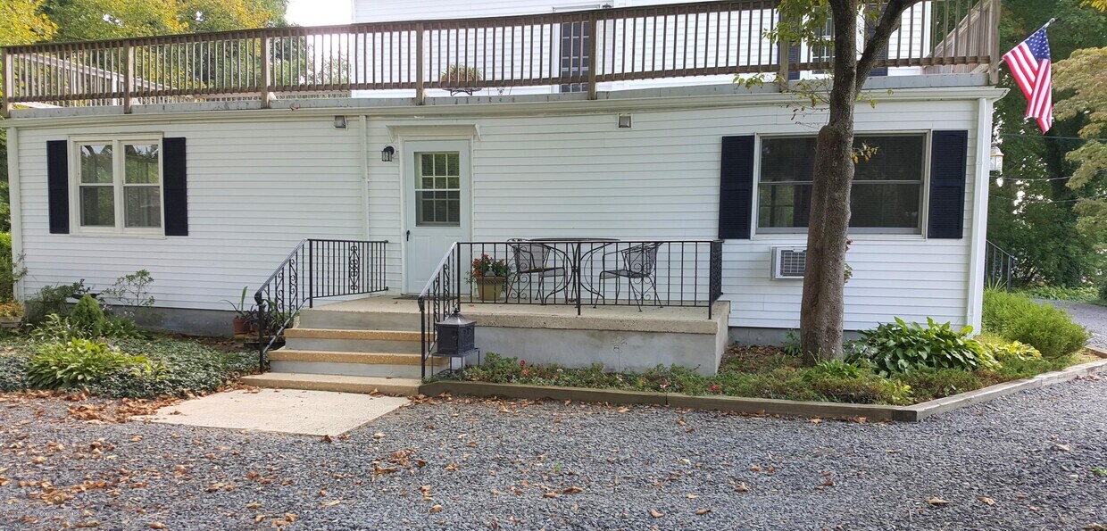 00 Monmouth Rd Unit 1st Fl Apt, Freehold, NJ 07728 Apartment for Rent