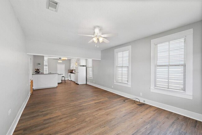 Building Photo - 4905 Bernardo De Galvez Ave