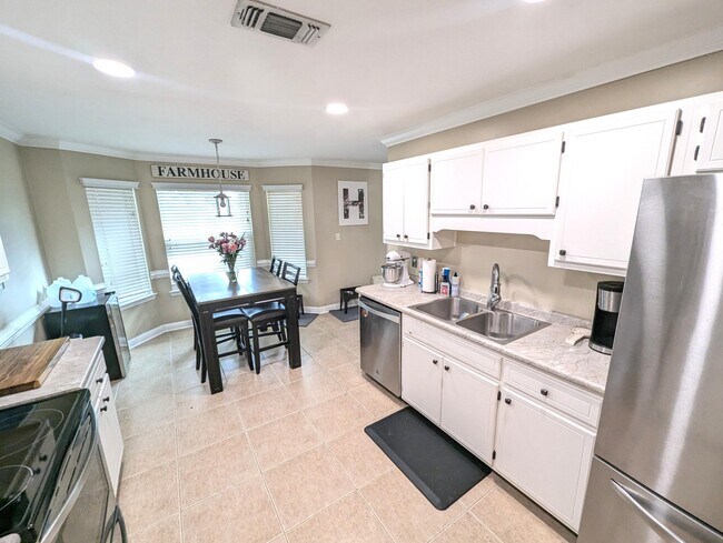 Foto del edificio - 437 Bridgewater Ct