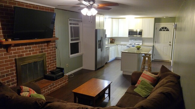 Building Photo - 501 Cranwell Cir