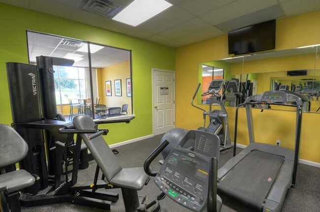 Interior Photo - University Gardens Manor