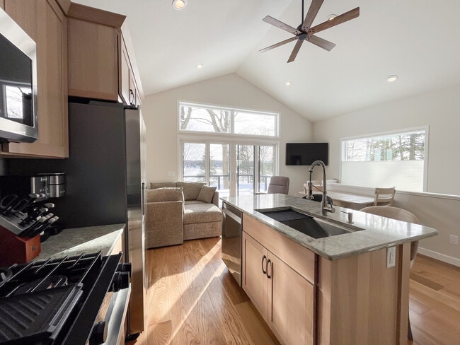 Building Photo - 8073 Outer Dr S