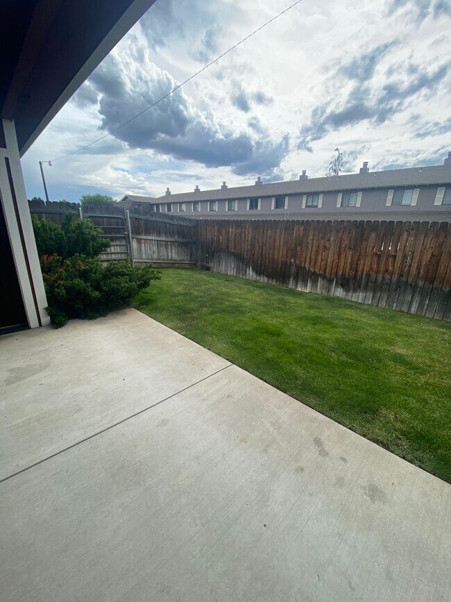 Building Photo - c632